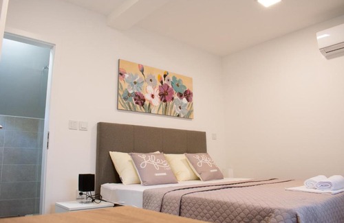 Velika Gorica House | Airport room's Residence Garden