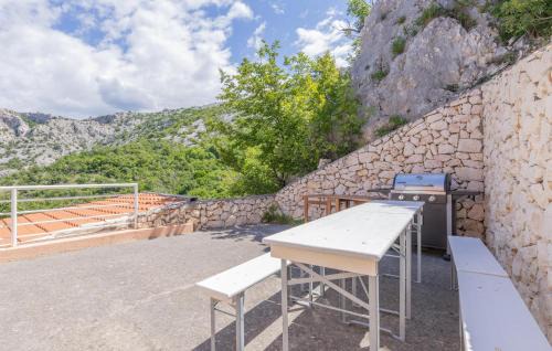 Lukovo Apartment | Amazing Apartment In Lukovo With Wifi