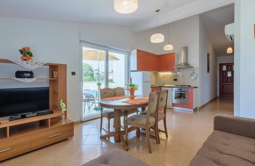 Fazana House | Amazing home in Fazana with kitchen