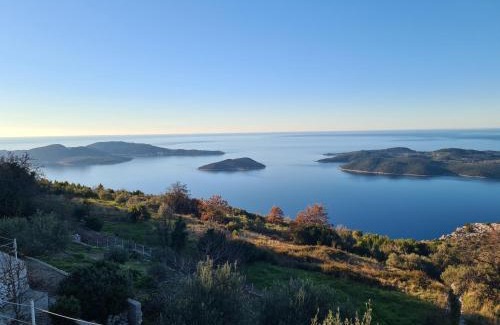 Dubrovacko Primorje House | Amber's Place: cosy house with pool and sea views