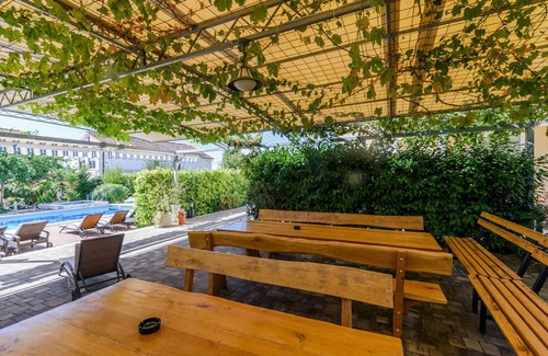 Trogir Apartment | Apartmens Mary Nice house with multiple apartments 3
