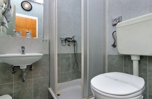 Gdinj Apartment | Apartment Ana - 5 m from beach: R2-12(2) - Cove Pokrivenik, Island Hvar, Croatia