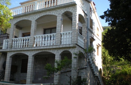 Merag Apartment | Apartment Boto - 20m from the sea: - Merag, Island Cres, Croatia