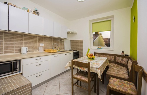 Brulo Apartment | Apartment Gogic with Balcony