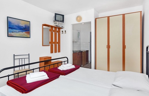 Pokrivenik Apartment | Apartment Igor - 5 m from beach: SA3(2) - Cove Pokrivenik, Island Hvar, Croatia