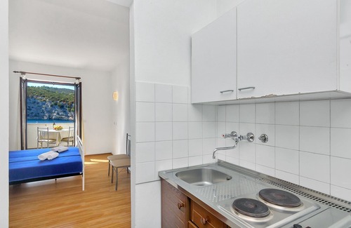 Pokrivenik Apartment | Apartment Igor - 5 m from beach: SA1(2+1) - Cove Pokrivenik, Island Hvar, Croatia