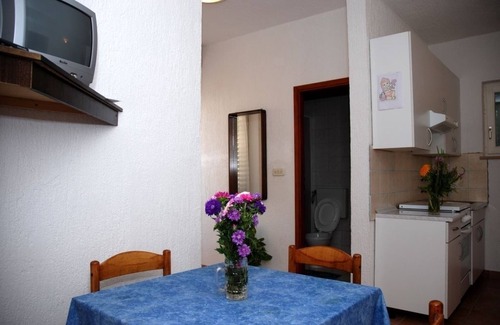 Barbat na Rabu Apartment | Apartment in Barbat with Balcony, Air condition (660-3)