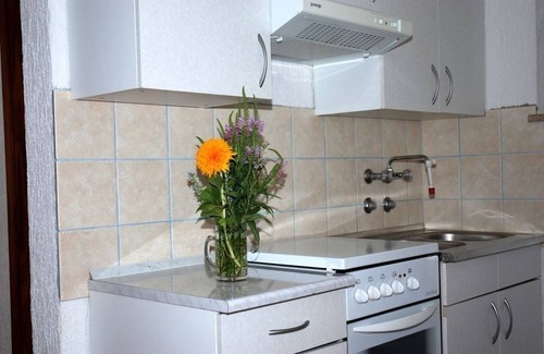 Barbat na Rabu Apartment | Apartment in Barbat with Balcony, Air condition (660-3)