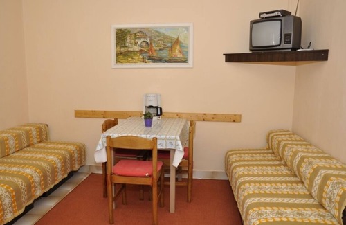 Barbat na Rabu Apartment | Apartment in Barbat with Seaview, Balcony, Air condition (660-4)