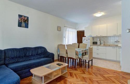 Senj Apartment | Apartment in Senj with Sea Views & BBQ