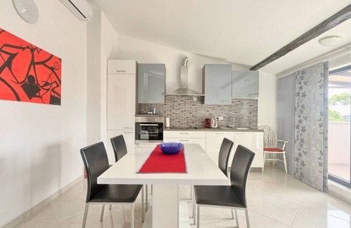 Stinjan Apartment | Apartment in Štinjan with Seaview, Air condition, WIFI, Washing machine (3326-1)