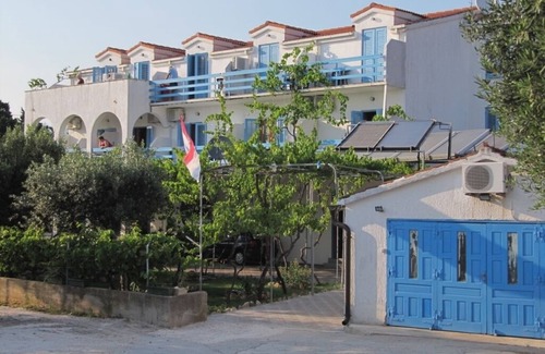 Sucuraj Apartment | Apartment in Sućuraj with Seaview, Balcony, Air condition, WIFI (3560-1)