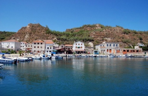 Gornje selo Apartment | Apartment in Susak with Air condition, WIFI (3865-1)