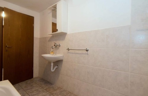 Vis Apartment | Apartment Jakša - close to the sea & free parking: A1(4) - Vis, Island Vis, Croatia