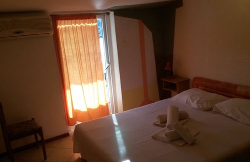 Stomorska Apartment | Apartment Kaleb - next to the seashore: SA5-Klara 32(2) - Stomorska, Island Solta, Croatia