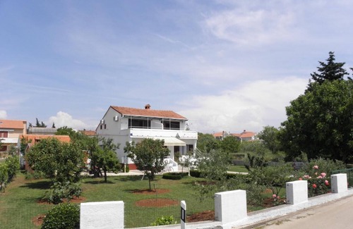Susica Apartment | Apartment Kuce - 150m from the beach with parking: SA2(2) - Susica, Island Ugljan, Croatia