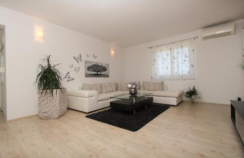 Rudine Apartment | Apartment Lara
