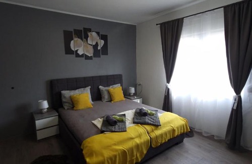 Kastel Kambelovac Apartment | Apartment Lightness
