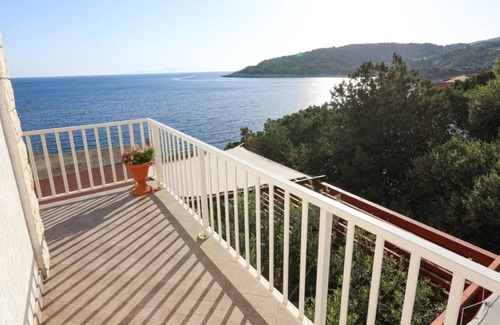 Milna Apartment | Apartment Marlene - 50 m from sea: R5(2) - Milna (Hvar), Island Hvar, Croatia