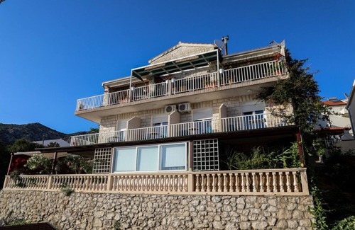 Milna Apartment | Apartment Marlene - 50 m from sea: R4(2) - Milna (Hvar), Island Hvar, Croatia