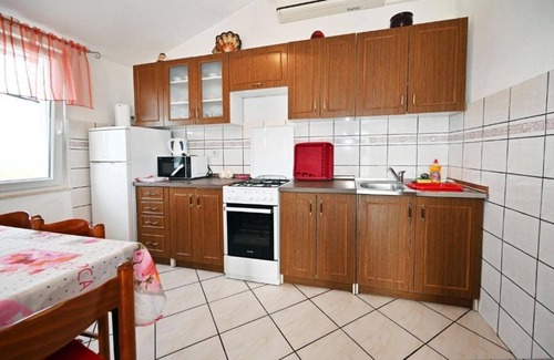 Slatine Apartment | Apartment Mihovilovic - 50 m from beach: A3(4+2) - Slatine, Island Ciovo, Croatia