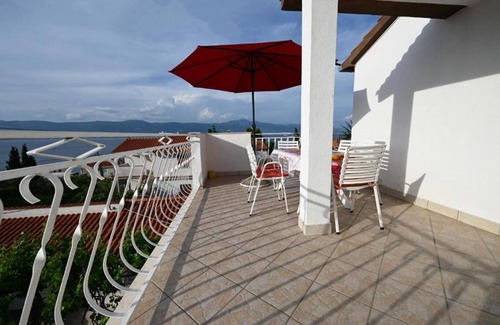 Slatine Apartment | Apartment Mihovilovic - 50 m from beach: A3(4+2) - Slatine, Island Ciovo, Croatia
