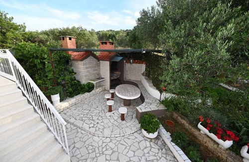 Slatine Apartment | Apartment Mihovilovic - 50 m from beach: A2(6+1) - Slatine, Island Ciovo, Croatia