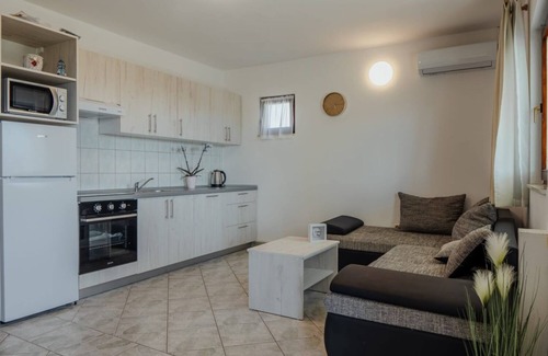 Vrsi Apartment | Apartment Nenad - with pool; A1(4+1) - Vrsi, Zadar riviera, Croatia