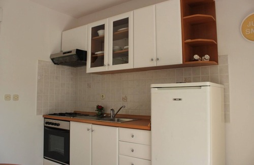 Lukoran Apartment | Apartment Ružica - 50m from the sea A1-Ruža(4) - Lukoran, Island Ugljan, Croatia