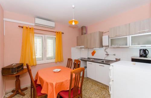Cove Tri Zala (Zrnovo) Apartment | Apartment Town View