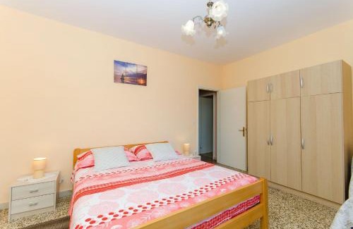 Cove Tri Zala (Zrnovo) Apartment | Apartment Town View