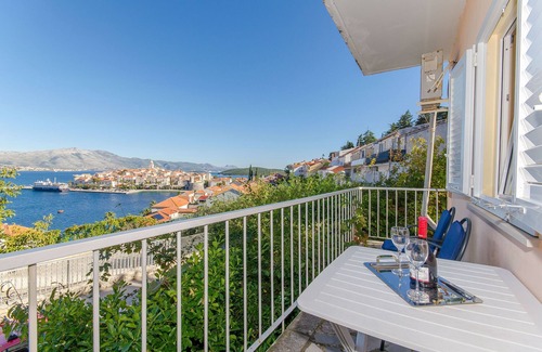 Cove Tri Zala (Zrnovo) Apartment | Apartment Town View