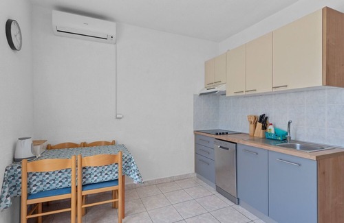 Mandre Apartment | Apartment Uga2 - 70m from the beach: A2-prizemlje(3+1) - Mandre, Island Pag, Croatia