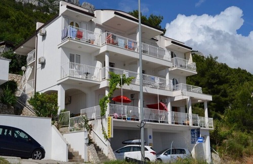 Pisak Apartment | Apartments and rooms Dubravka, (10804), Pisak, Omiš, hr