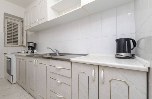 Dugi Rat Apartment | Apartments Anka (31461-A1) - Duce