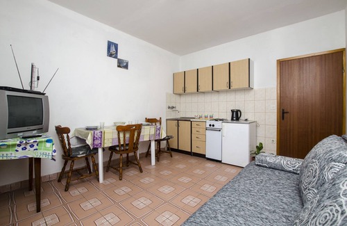 Dugi Rat Apartment | Apartments Anka (31461-A2) - Duce