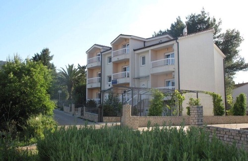 Stari Grad Apartment | Apartments Antonija, (13080), Stari Grad, hr