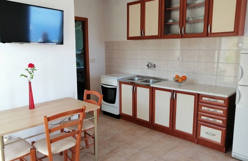 Pokrivenik Apartment | Apartments Boni (69571-A1) - Gdinj - island Hvar