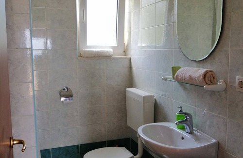 Pokrivenik Apartment | Apartments Boni (69571-A1) - Gdinj - island Hvar