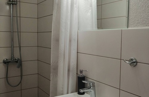 Pokrivenik Apartment | Apartments Boni (69571-A2) - Gdinj - island Hvar