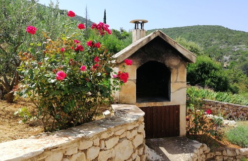 Pokrivenik Apartment | Apartments Boni (69571-A2) - Gdinj - island Hvar