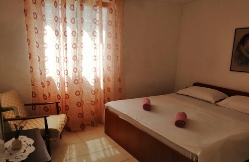 Pokrivenik Apartment | Apartments Boni (69571-A5) - Gdinj - island Hvar