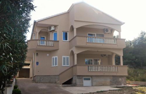 Tkon Apartment | Apartments by the sea Tkon, Pasman - 8454