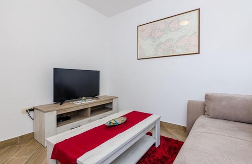 Plat Apartment | apartments carpe diem - comfort one bedroom apartment with terrace and sea vi...