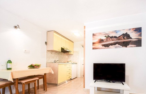 Povlja Apartment | Apartments Ennio, (9950), Povlja, hr