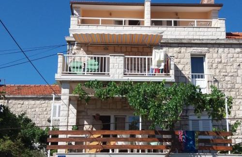 Cove Tri Zala (Zrnovo) Apartment | Apartments Filippi