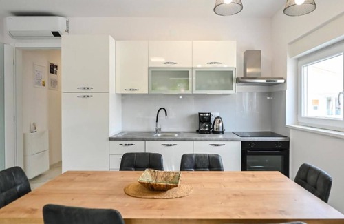 Zrce Apartment | Apartments for 18 with Pool