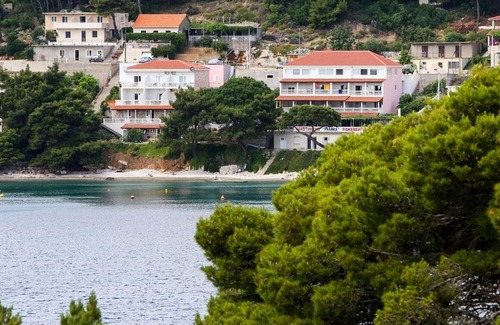 Saplunara Apartment | Apartments Franka Saplunara-One-Bedroom Apartment with Terrace and Sea View No1