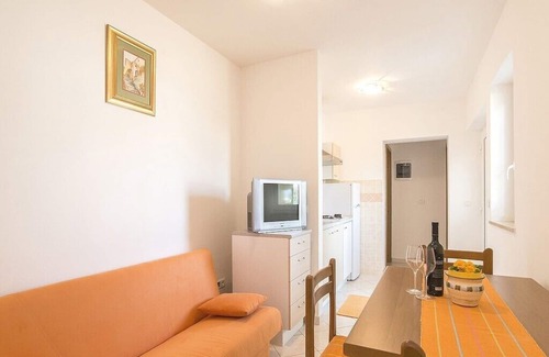 Lovrecica Apartment | Apartments Graciella, (14128), Lovrecica, hr