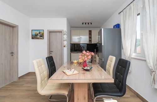 Podglavica Apartment | Apartments Hrvatić (21571-A1) - Rogoznica